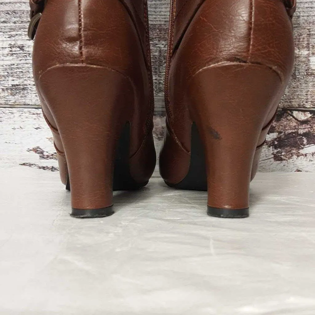 FRANCESCAS FLORA BROWN BOOT SIZE 8.5 TCC